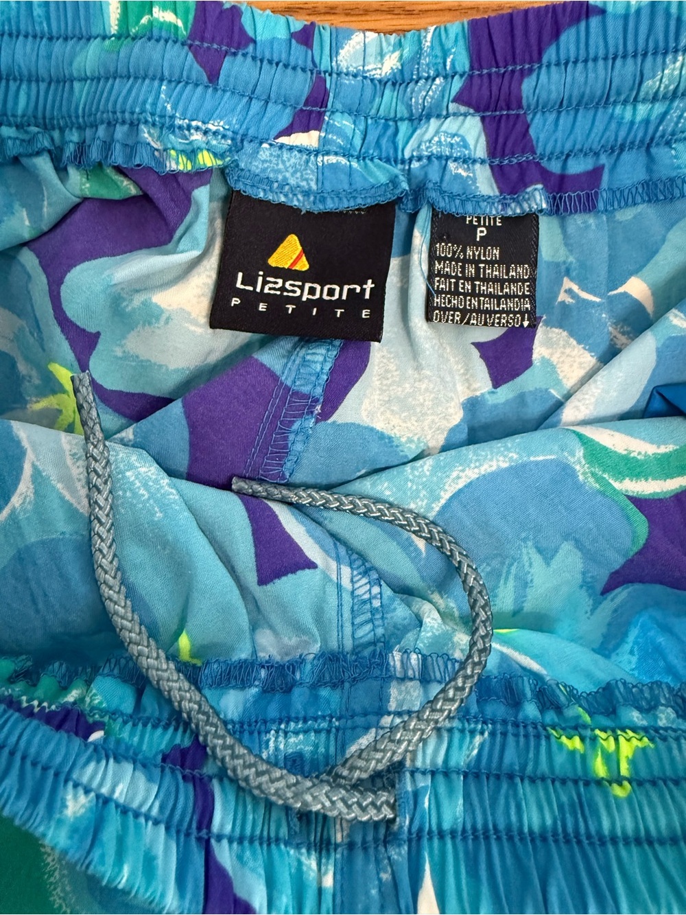 Liz Sport Petite 2 pc Short Set w Matching Top. Like New, Vibrant Blue Colors - Picture 10 of 13